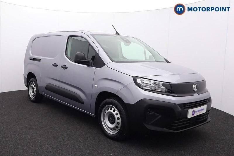 Silver New 2024 Vauxhall Combo MPV | £17,499 (Fair price) - Image 1/4