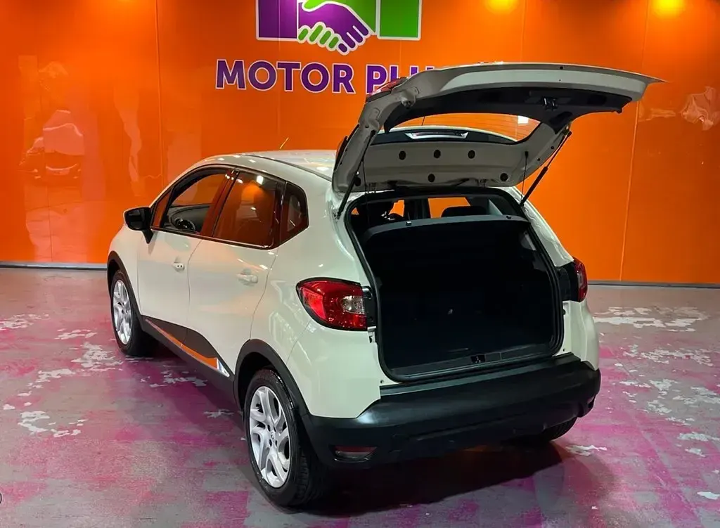 Begagnad Renault Captur Dynamique 90 HK (66 kW) 2014 Vit SUV