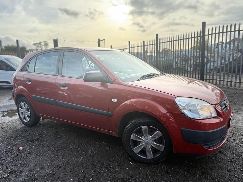 Used Kia Rio 97 HP (71 kW) 2006 Red Hatchback