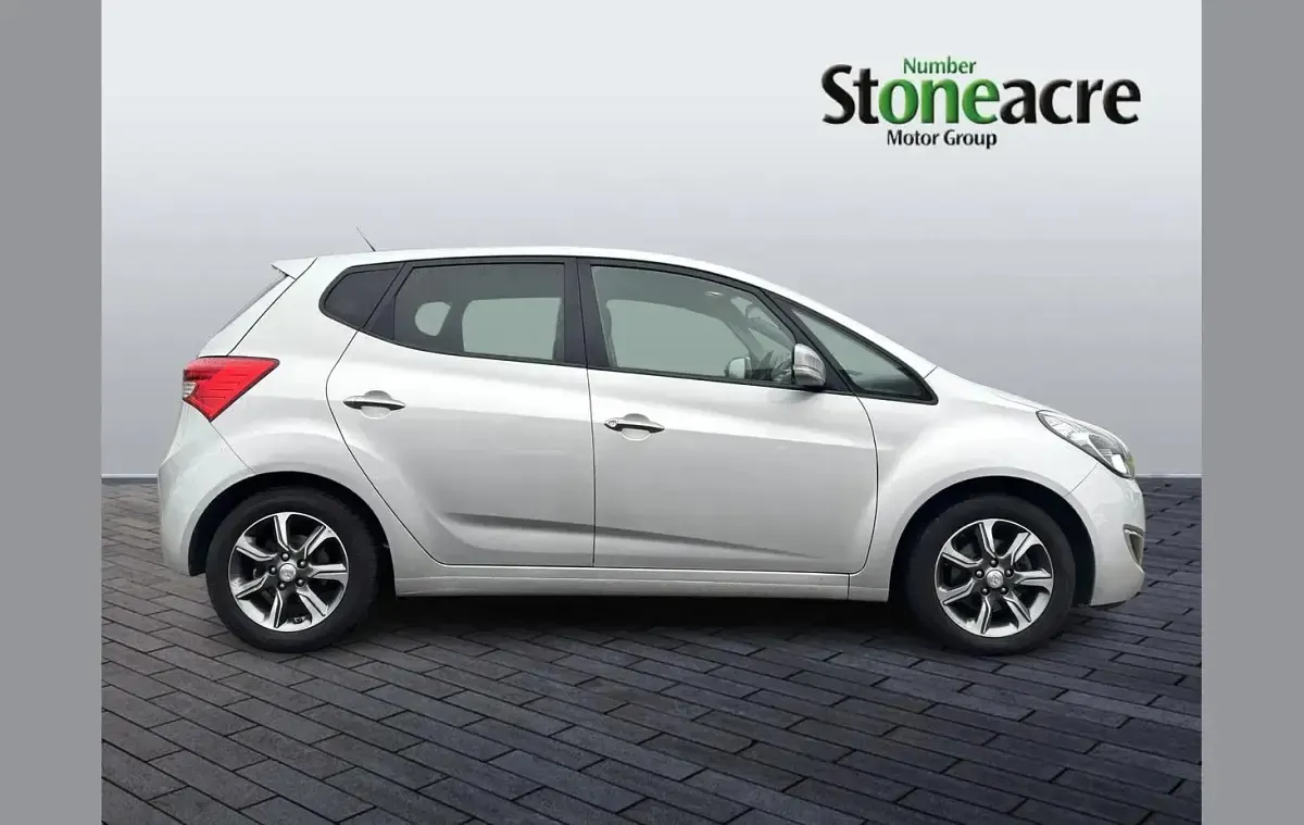 Used Hyundai ix20 Premium 88 HP (64 kW) 2017 Silver Hatchback