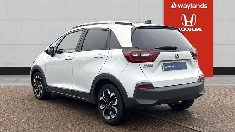Used Honda Jazz Hybrid 109 HP (80 kW) 2022 White Hatchback
