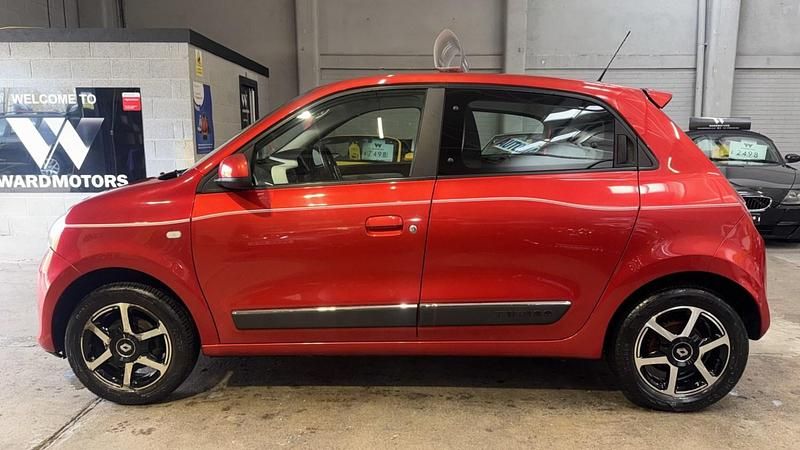 Used Renault Twingo Dynamique 90 HP (66 kW) 2016 Red Hatchback