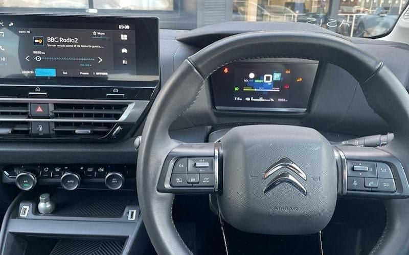 Used Citroën e-C4 100 kW (136 HP) 2023 White Hatchback