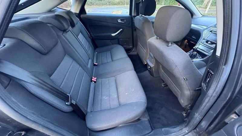 Used Ford Mondeo Titanium 163 HP (119 kW) 2010 Grey Hatchback