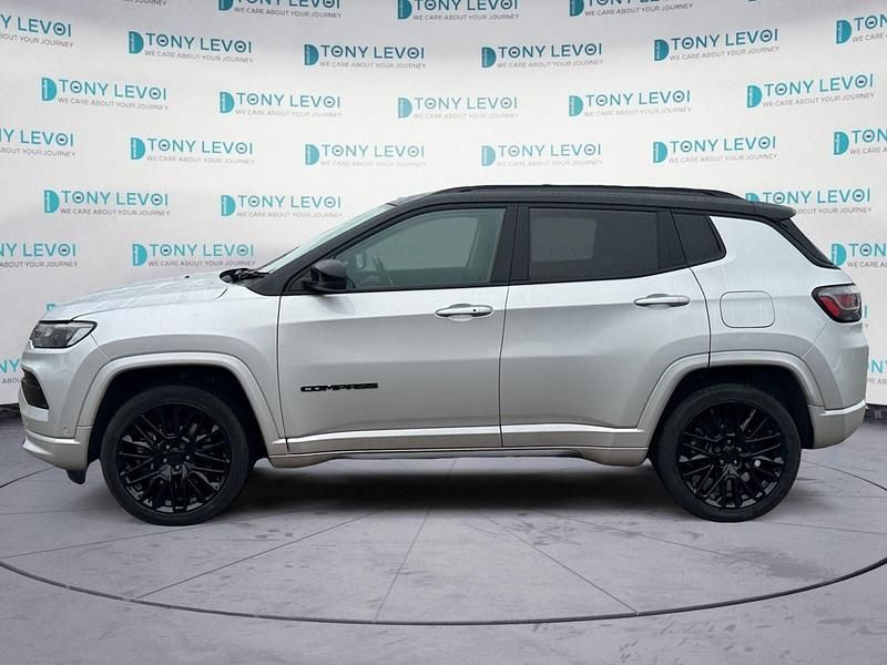 Used Jeep Compass 237 HP (174 kW) 2023 Silver/black SUV