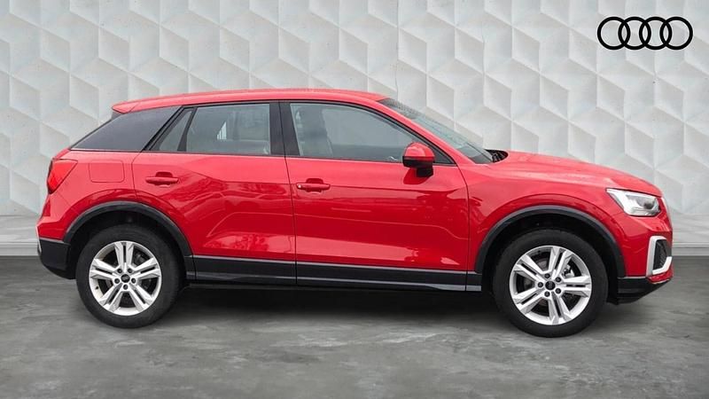 Begagnad Audi Q2 Sport 2025 Röd SUV