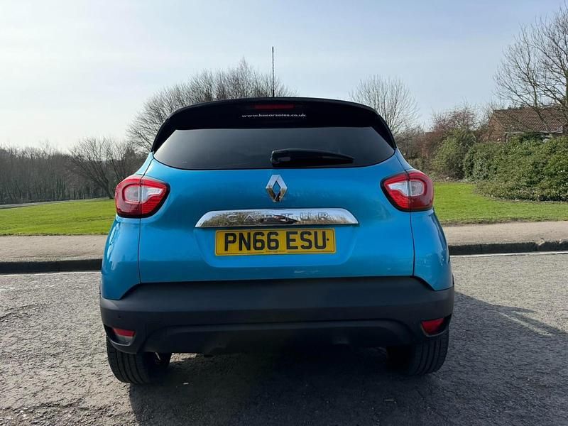 Used Renault Captur Dynamique 90 HP (66 kW) 2016 Blue SUV