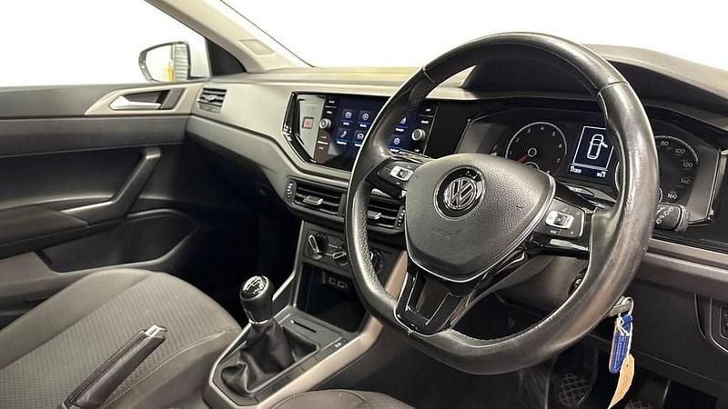 Used VW Polo SE 95 HP (69 kW) 2018 White Hatchback