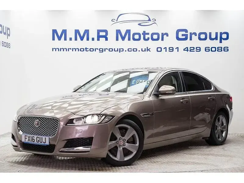 Gebraucht Jaguar XF Portfolio 180 PS (132 kW) 2016 Braun Limousine