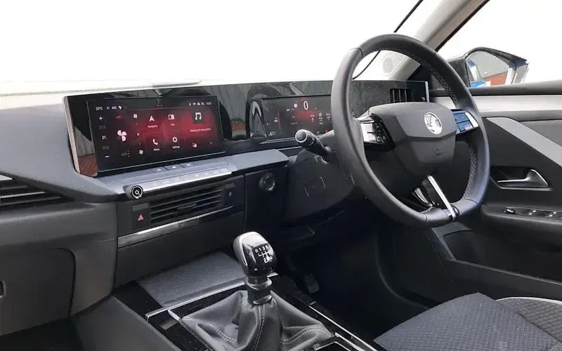 Used Vauxhall Astra Design Edition 131 HP (96 kW) 2025 Hatchback