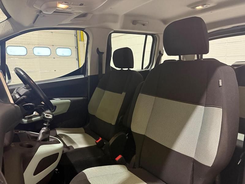 Usado Citroën Berlingo Flair 127 HP (93 kW) 2019 Cinzento Monovolume