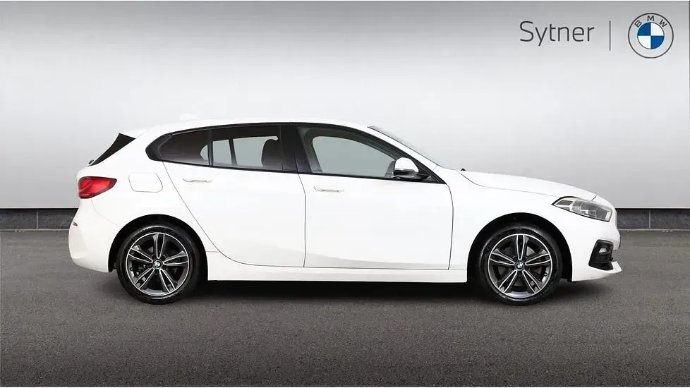 Used BMW 118 Sport Line 134 HP (98 kW) 2022 White Hatchback