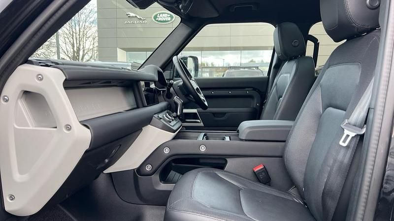 Used Land Rover Defender SE Dynamic 300 HP (220 kW) 2024 Black SUV