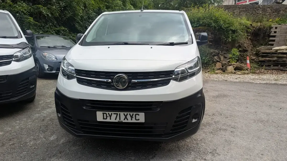 Used Vauxhall Vivaro Edition 100 HP (73 kW) 2021 White MPV