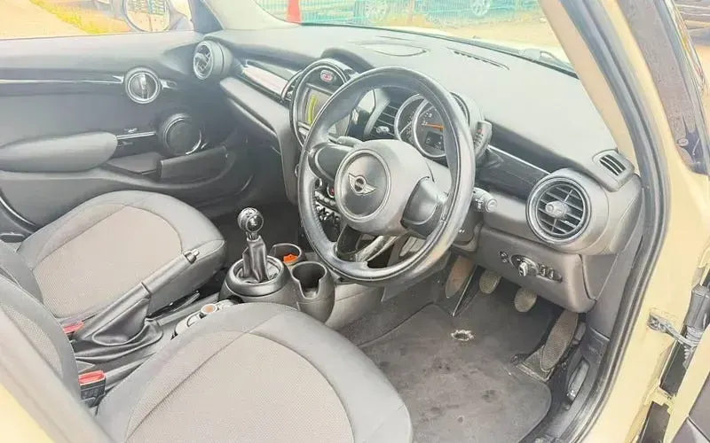 Used Mini ONE Hatch 102 HP (75 kW) 2015 White Hatchback