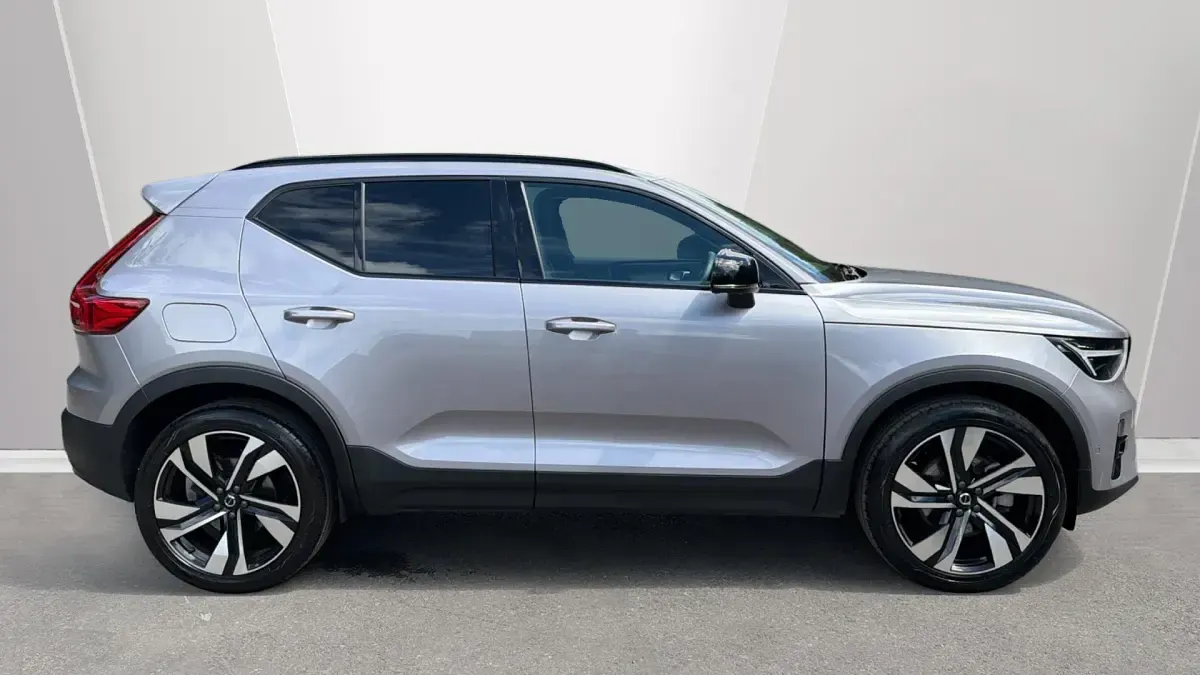 Used Volvo XC40 Ultra 163 HP (119 kW) 2025 Silver SUV