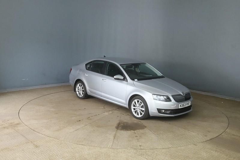 Silver Used 2013 Skoda Octavia Elegance Hatchback | £5,495 (Fair price) - Image 1/4