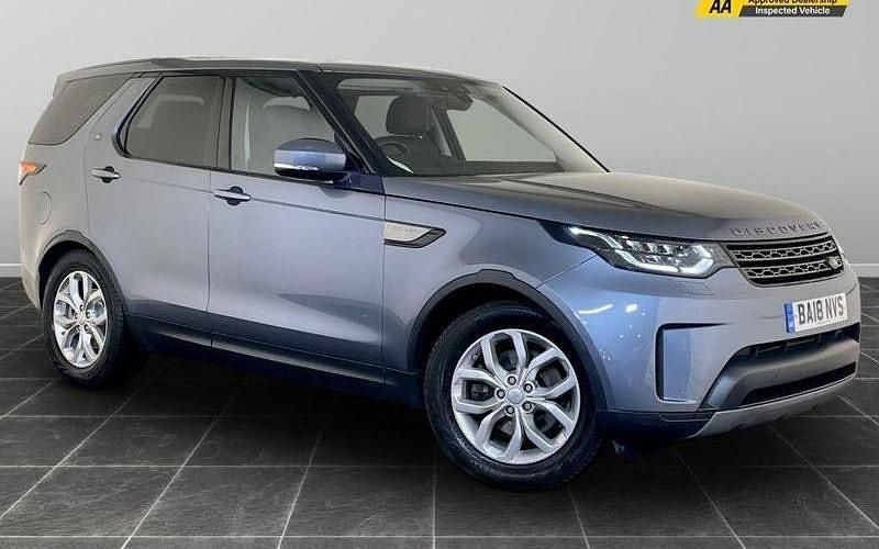 Used 2020 Land Rover Discovery 5 SE SUV | £18,795 - Image 1/2