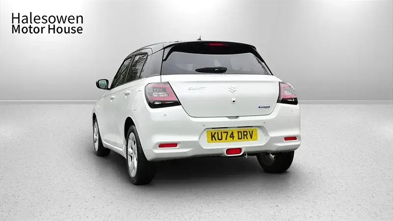 Begagnad Suzuki Swift 82 HK (60 kW) 2024 Vit Halvkombi