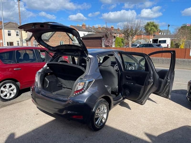 Begagnad Toyota Yaris Plus 99 HK (72 kW) 2014 Grå Halvkombi