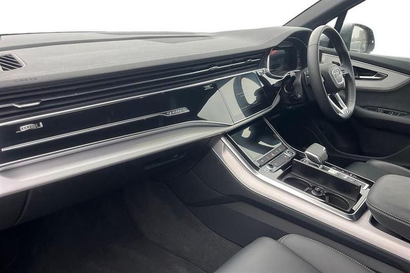 Used Audi Q7 S-Line 286 HP (210 kW) 2025 Daytona grey SUV