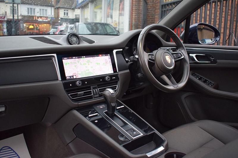 Used Porsche Macan 265 HP (194 kW) 2022 Blue SUV