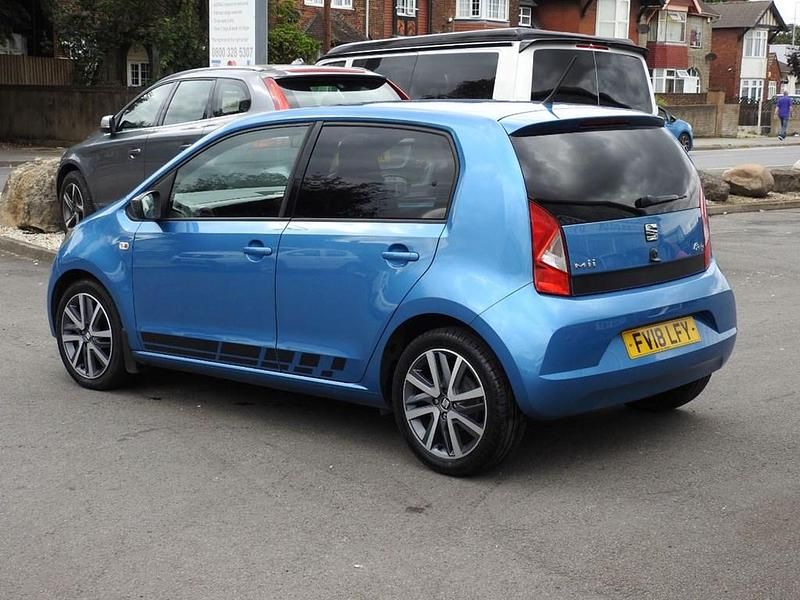 Begagnad Seat Mii FR-Line 75 HK (55 kW) 2018 Blå Halvkombi