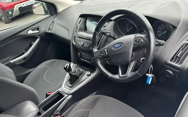 Used Ford Focus Zetec 101 HP (74 kW) 2018 Silver Hatchback