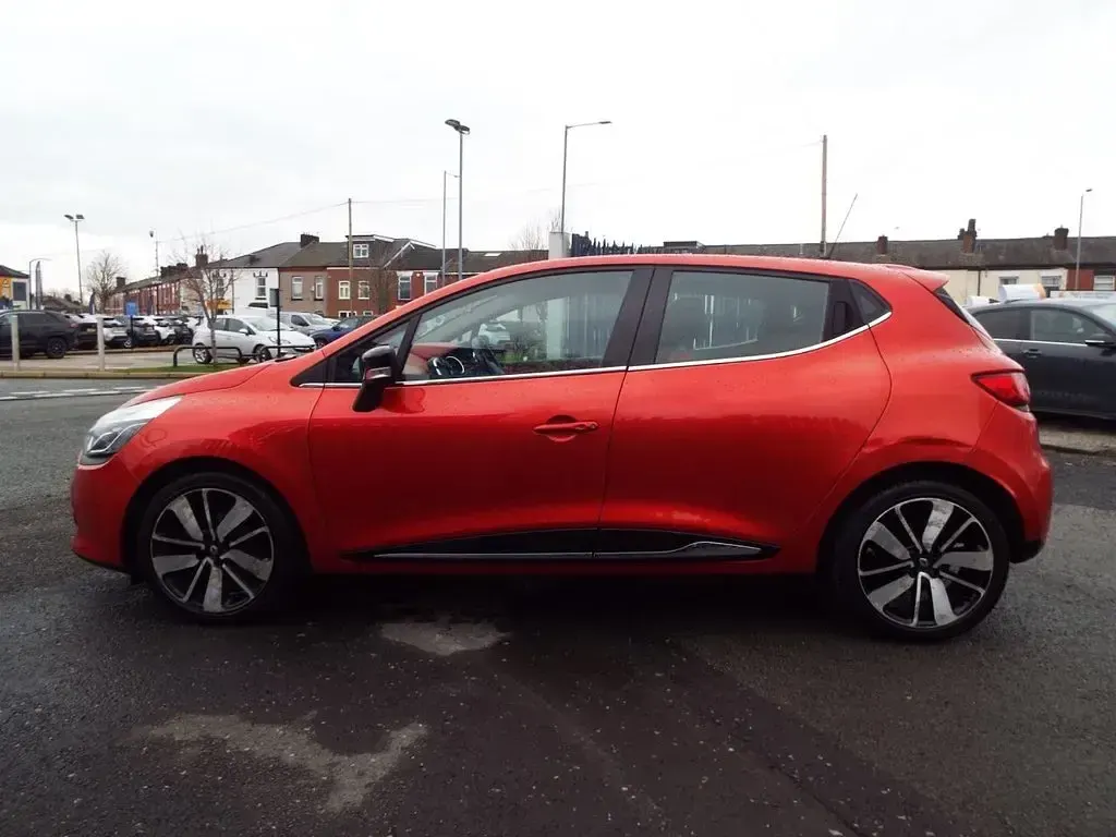 Used Renault Clio Dynamique 90 HP (66 kW) 2014 Red Hatchback