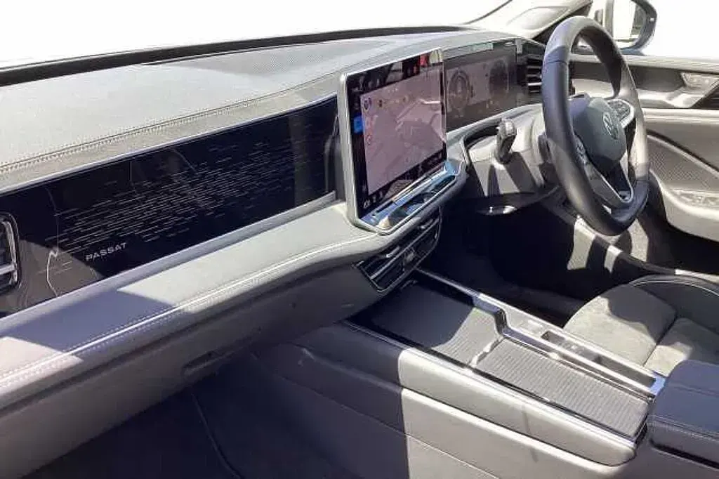 Usado VW Passat Elegance 204 HP (150 kW) 2025 Branco Carrinha