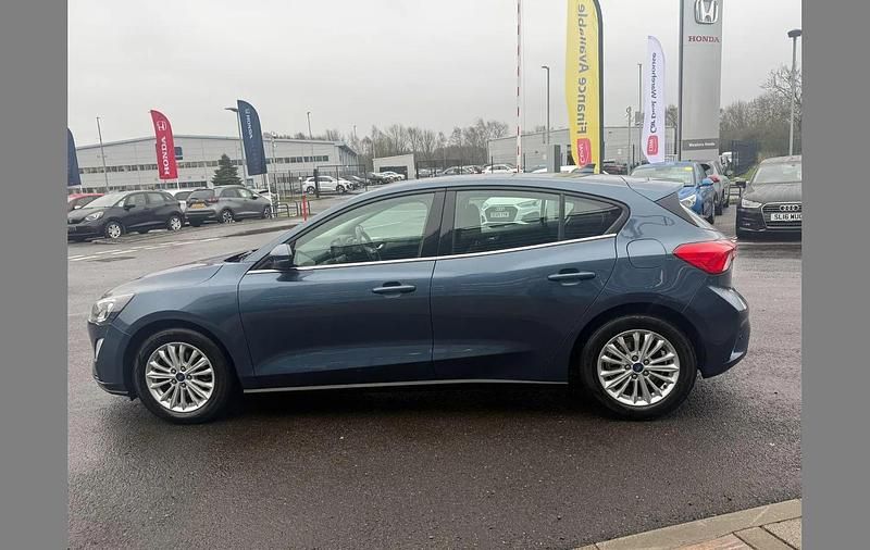 Used Ford Focus Titanium 117 HP (86 kW) 2021 Blue Hatchback