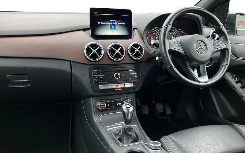 Used Mercedes B200 Exclusive 156 HP (114 kW) 2018 Black MPV