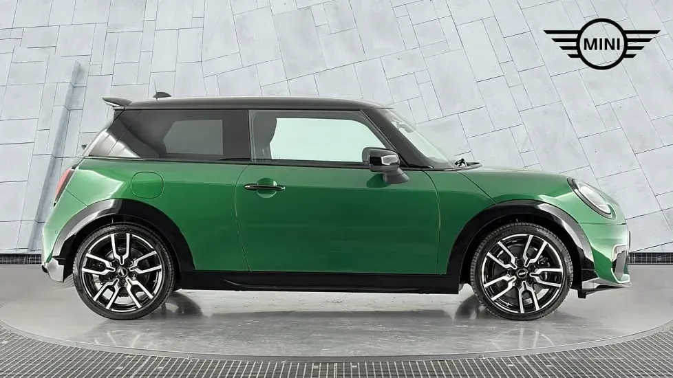 Used Mini Cooper Hatch 113 kW (154 HP) 2026 Green Hatchback