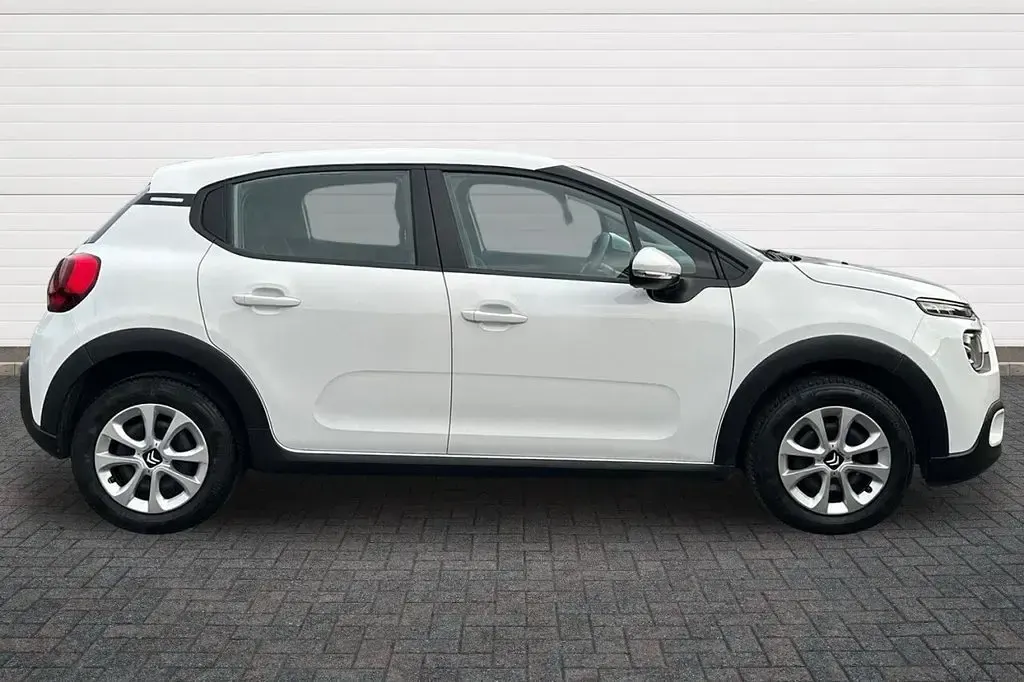 Used Citroën C3 PureTech 83 HP (61 kW) 2023 White Hatchback