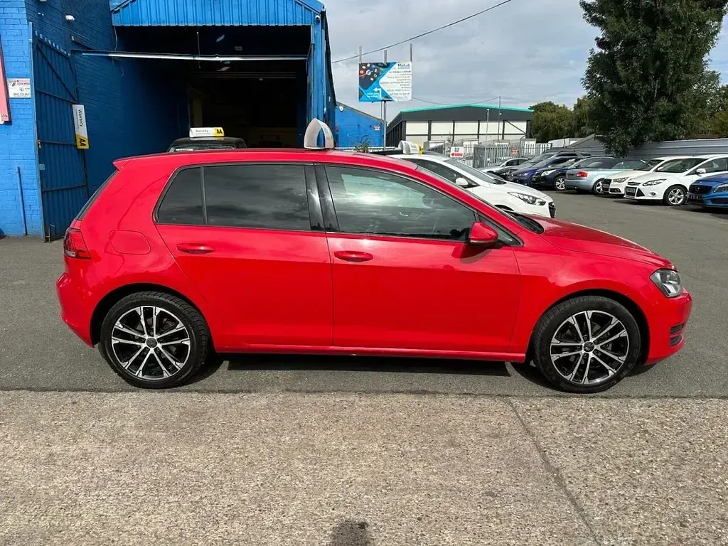 Used VW Golf VII S 105 HP (77 kW) 2015 Red Hatchback