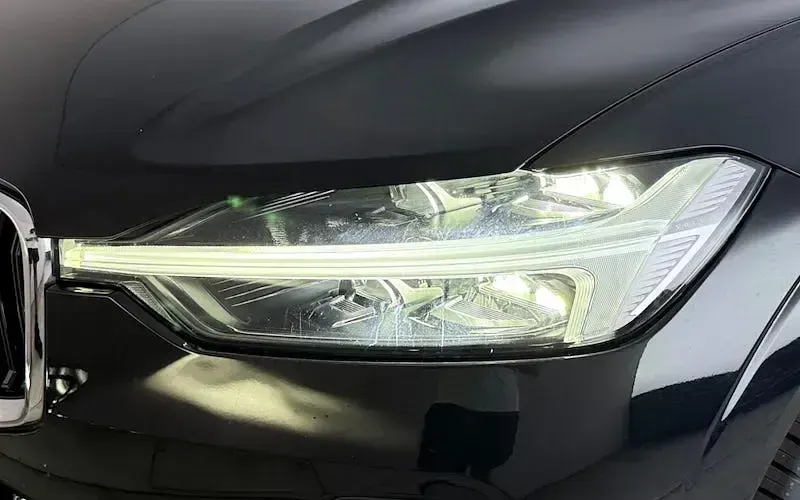 Used Volvo XC60 Momentum 250 HP (183 kW) 2021 Black SUV