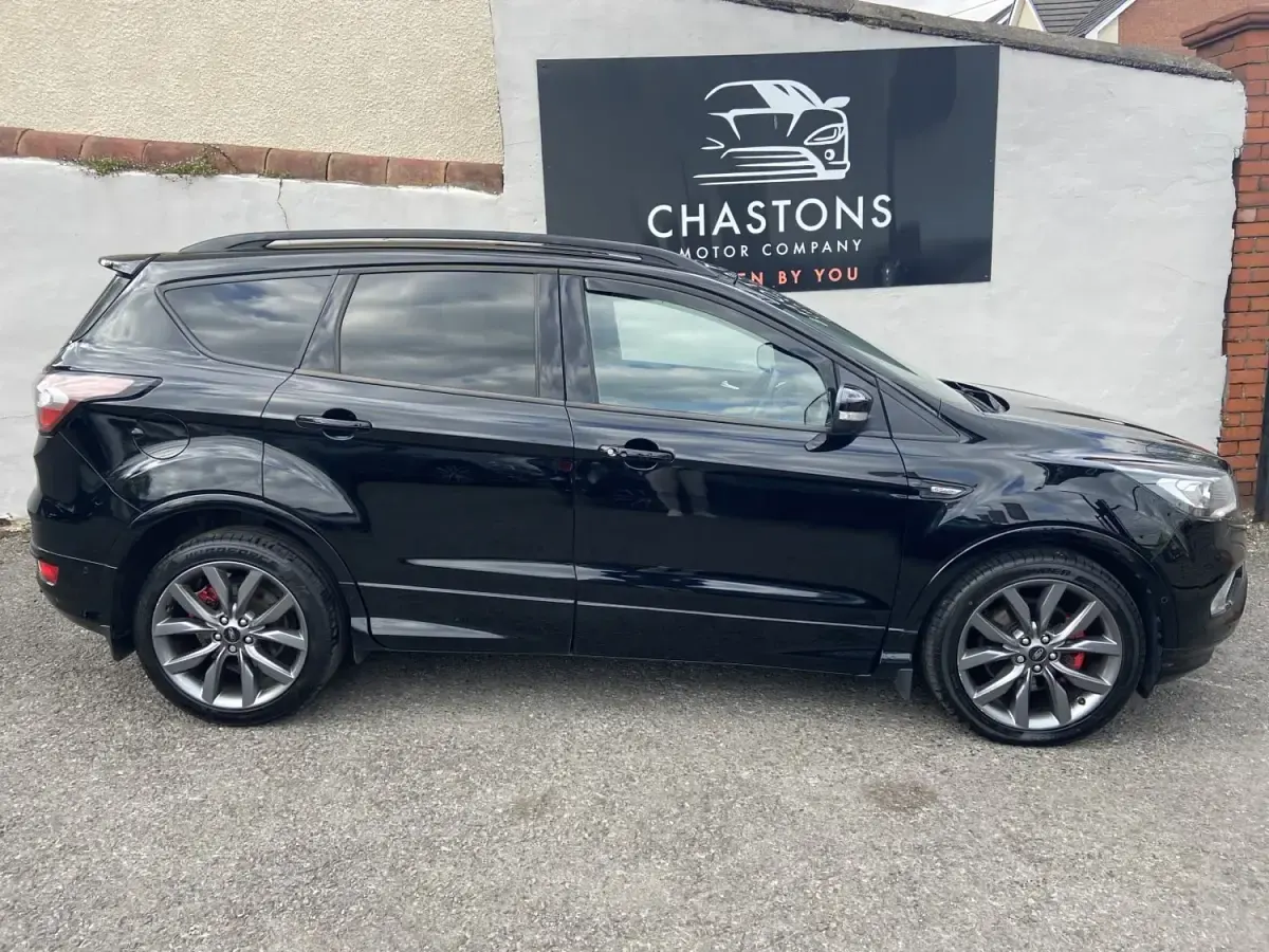 Usado Ford Kuga ST-Line 150 HP (110 kW) 2019 Preto SUV