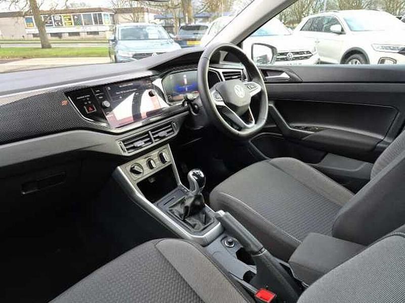 Used VW Polo Life 80 HP (58 kW) 2025 White Hatchback