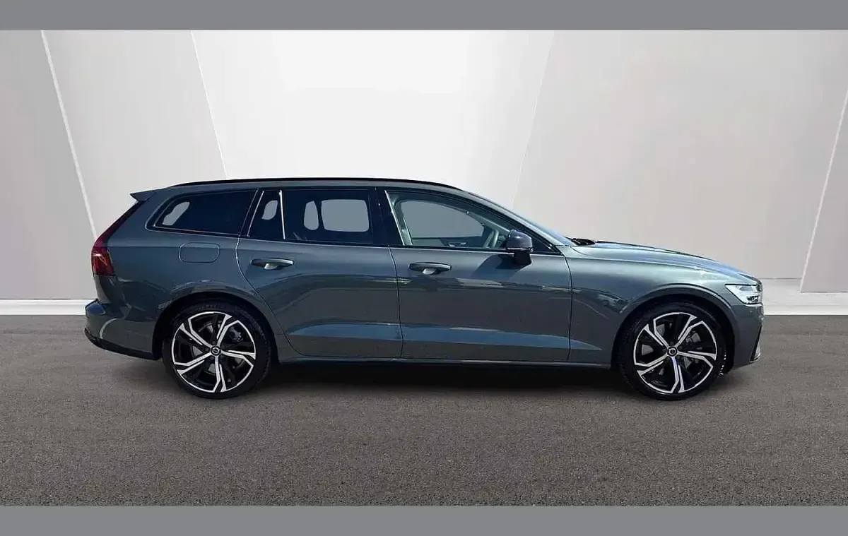 Used Volvo V60 Plus 345 HP (253 kW) 2026 Green Estate