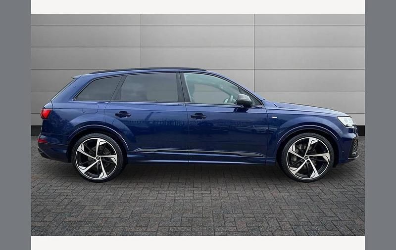 Used Audi Q7 Black Edition 340 HP (250 kW) 2022 Navarra blue SUV
