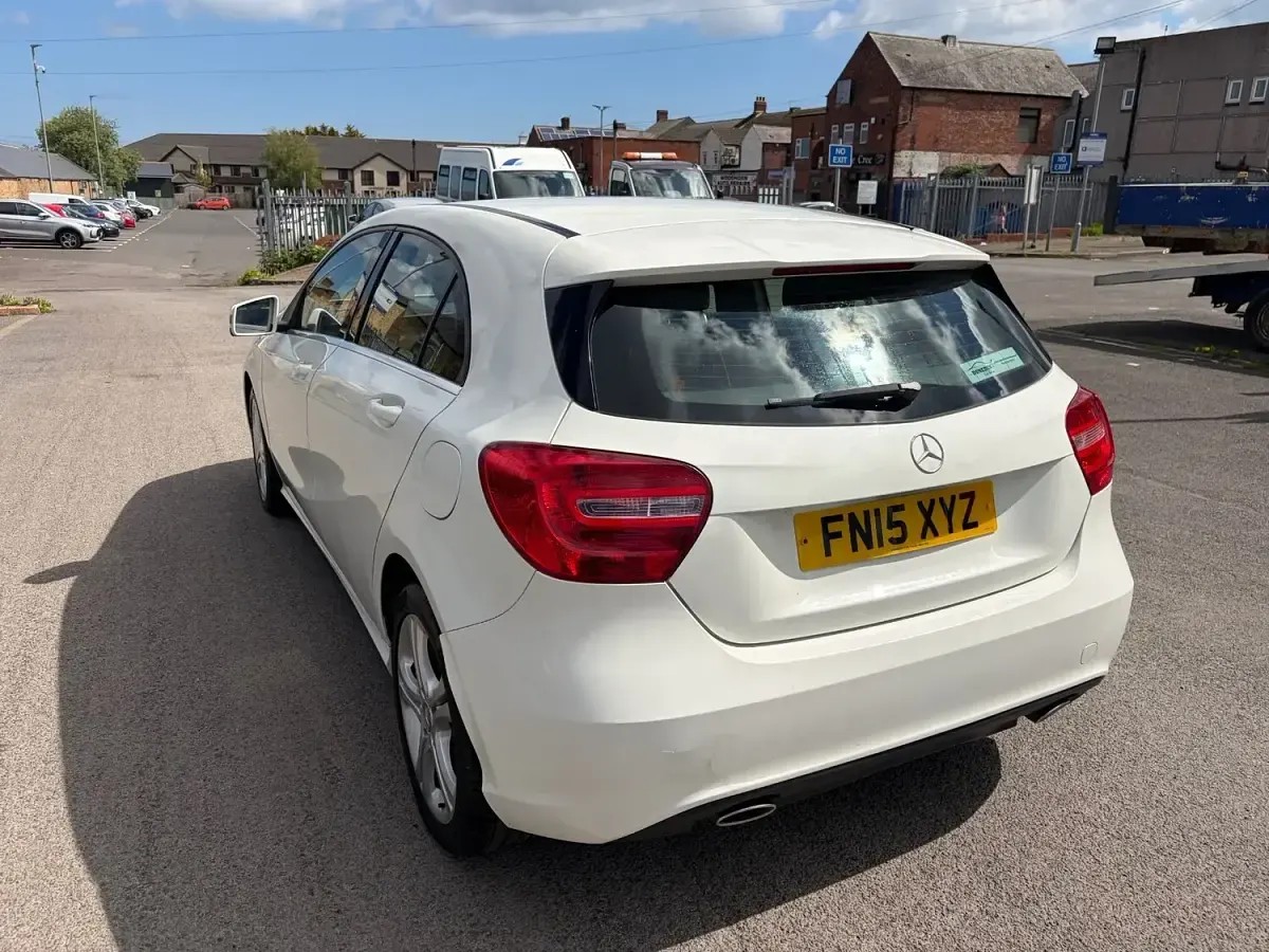 Used Mercedes A180 Sport Edition 109 HP (80 kW) 2015 White Hatchback