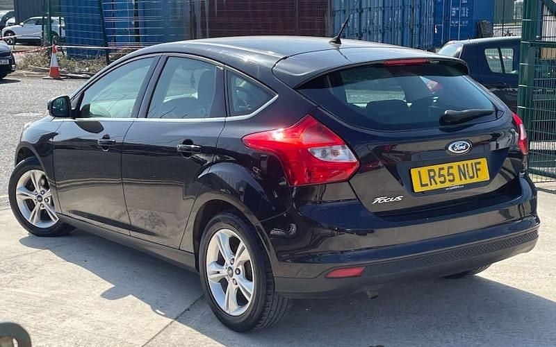 Begagnad Ford Focus Zetec 105 HK (77 kW) 2014 Halvkombi