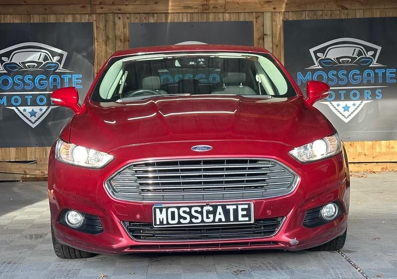 Used Ford Mondeo Titanium 150 HP (110 kW) 2015 Red Hatchback