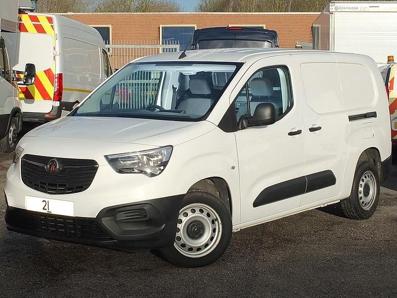 Used Vauxhall Combo 100 HP (73 kW) 2021 White Van