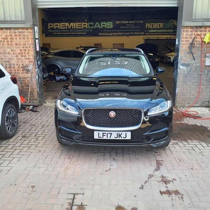 Used Jaguar F-Pace Portfolio 180 HP (132 kW) 2017 Black SUV