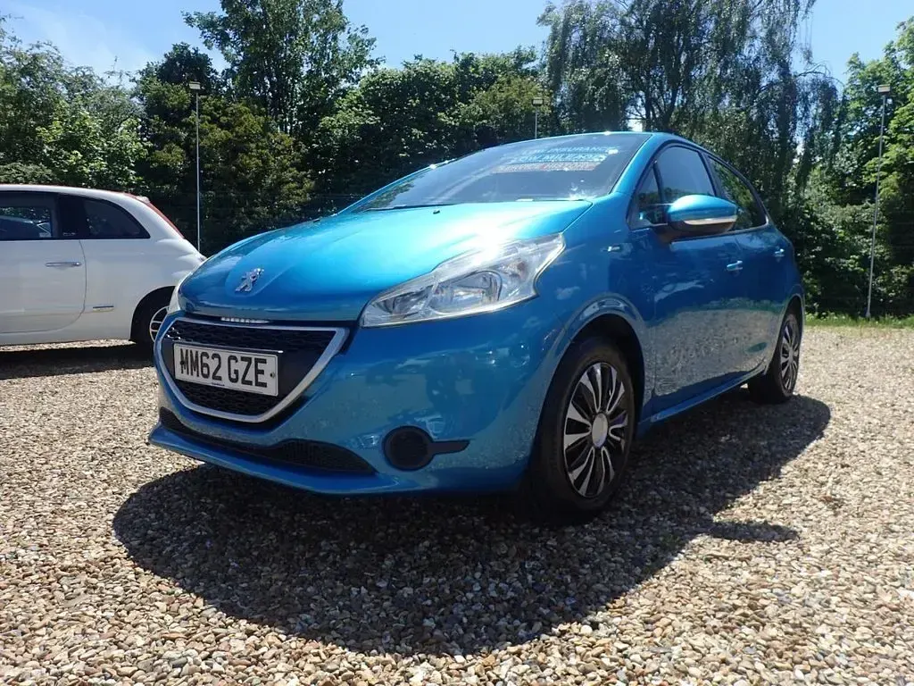 Used Peugeot 208 Access 68 HP (50 kW) 2013 Blue Hatchback