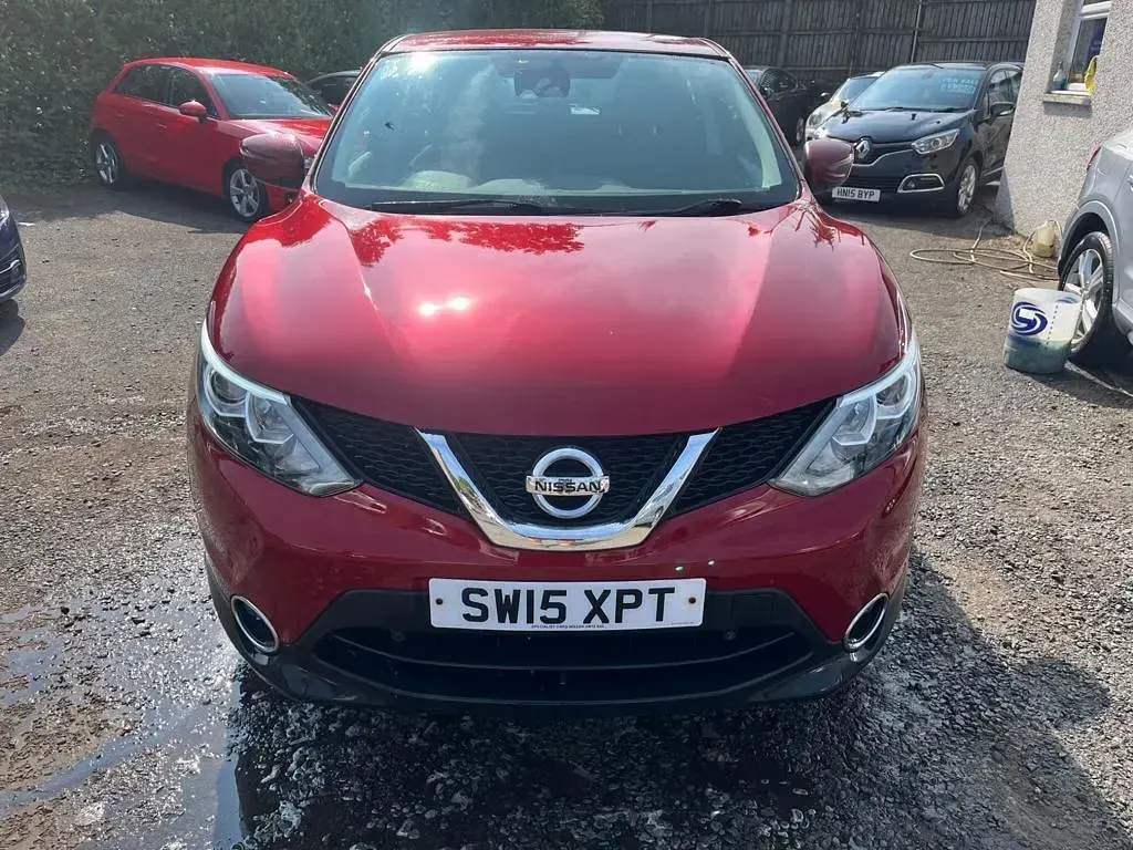 Used Nissan Qashqai Acenta 115 HP (84 kW) 2015 Red SUV