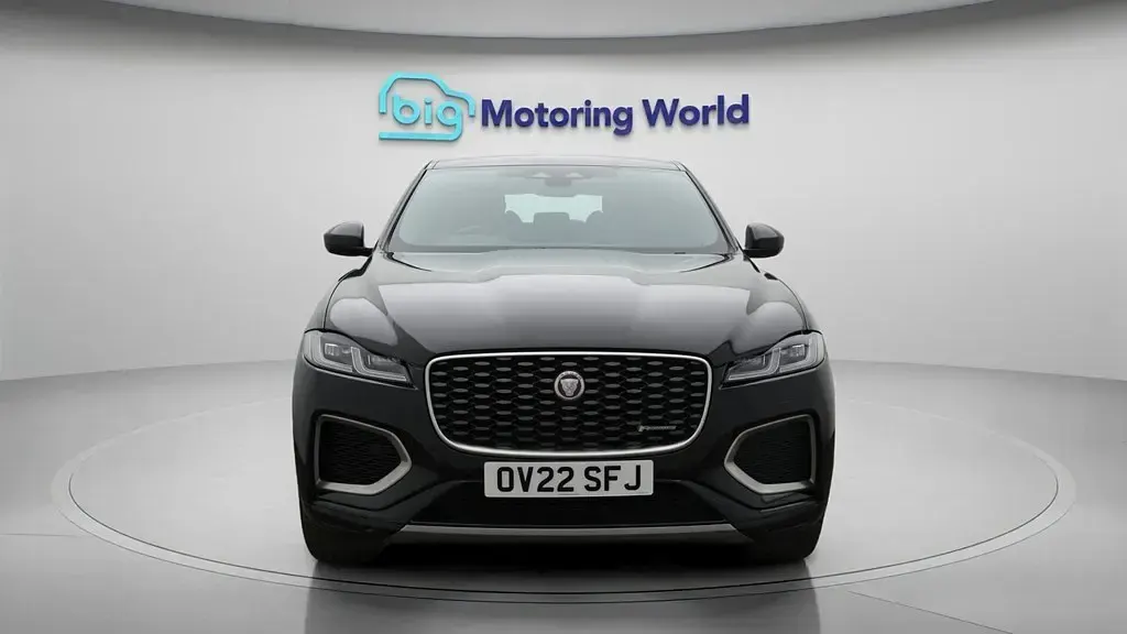 Używany Jaguar F-Pace R-Dynamic 404 KM (297 kW) 2022 Czarny SUV