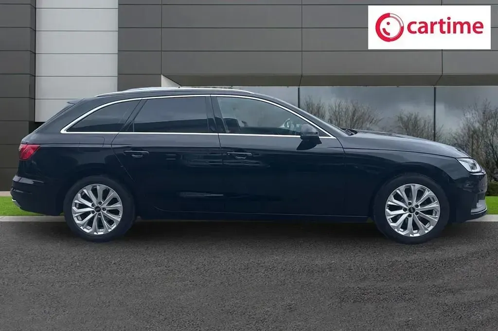 Usado Audi A4 Comfort 163 CV (119 kW) 2023 Negro Familiar