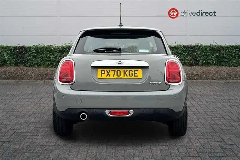 Usado Mini Cooper Exclusive 136 CV (100 kW) 2020 Gris Utilitario